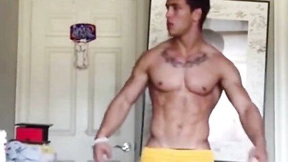 Sexy Gym Stud Jerking Off