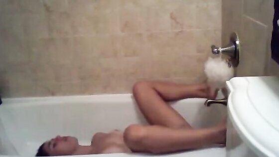 Sexy Slut Gets Off In The Bathtub