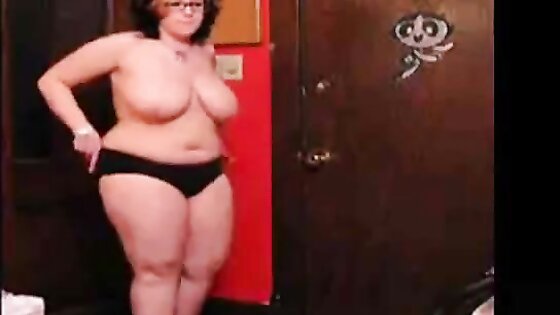 BEAUTIFUL CHUBBY GIRL DANCE AND STRIPS