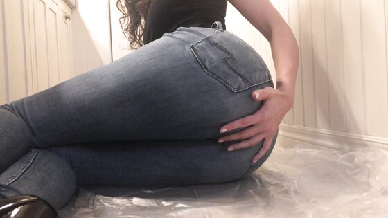 bizarropornos.com - Jeans Laying Side Ways Poop