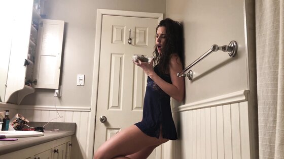 bizarropornos.com - Naughty Dream Pooping Then Masturbating