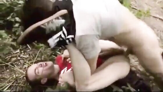 Amateurs hard fuck in the woods