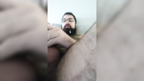 bearded guy cums in his beard