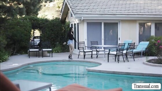 Smalltits trans woman throats and analed her new guy neighbor