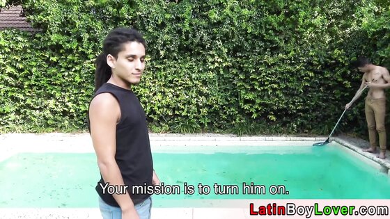 Amateur latin teen fucked BB by the gardener outdoor