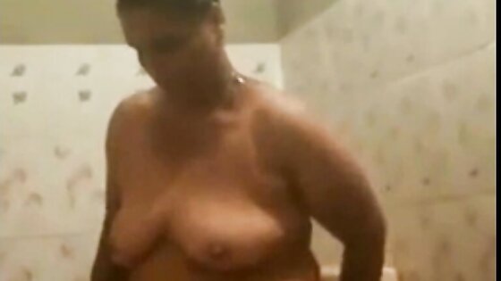 Desi Aunt spied on washing her chubby body